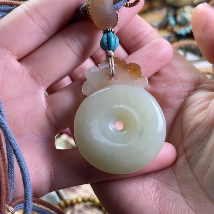 张***憨和田玉未镶嵌挂件