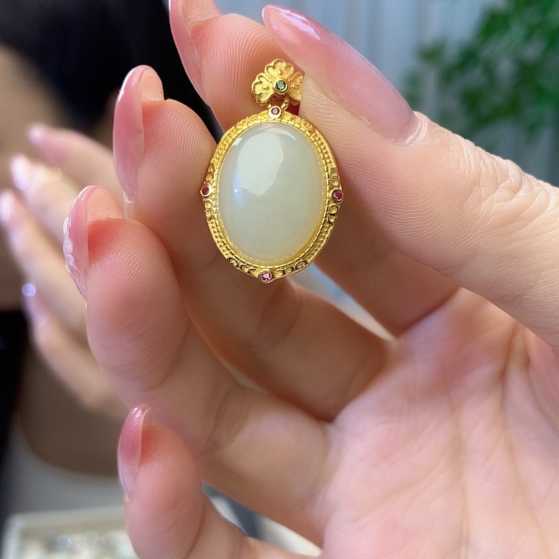 和田玉吊坠银S925镶嵌