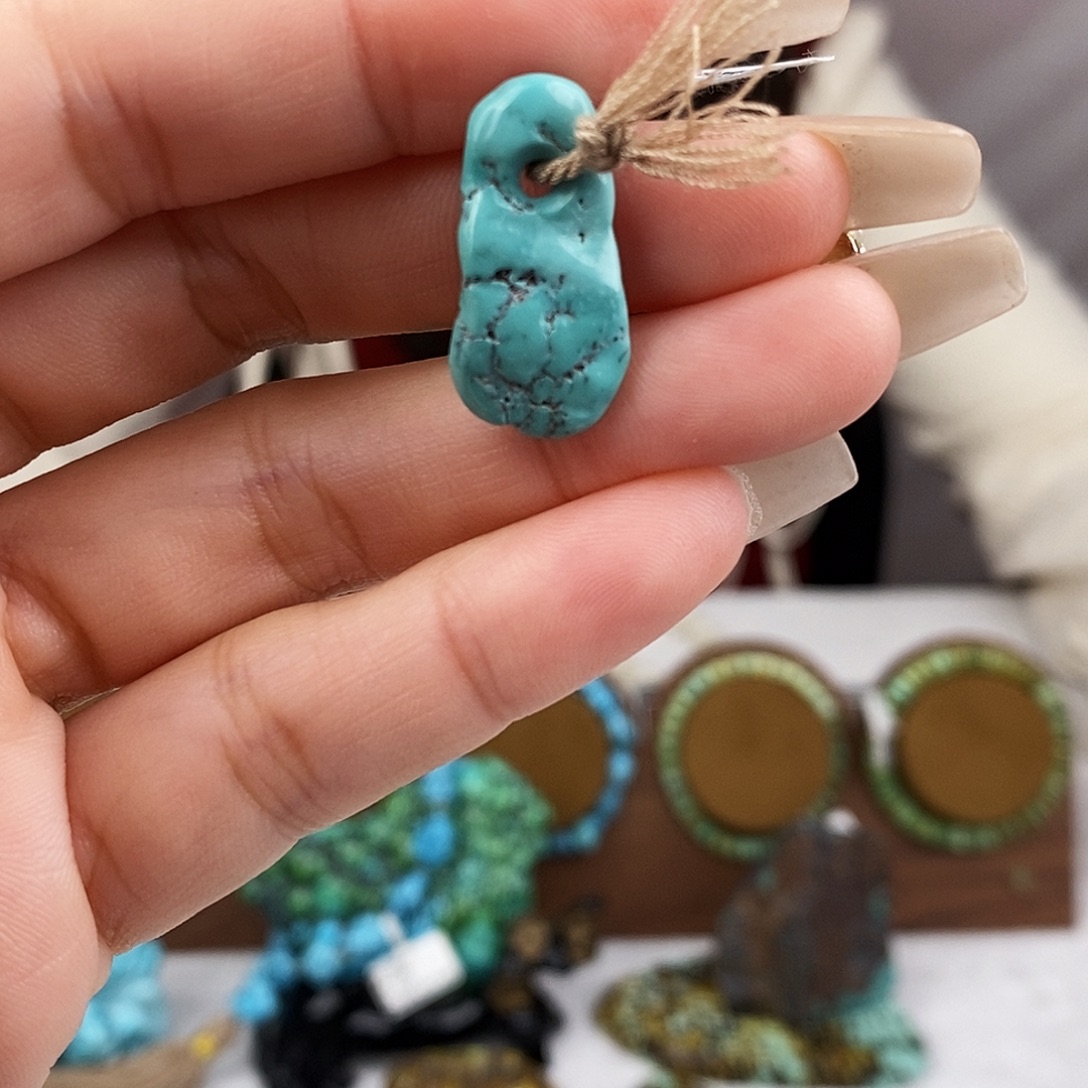 绿松石未镶嵌原矿