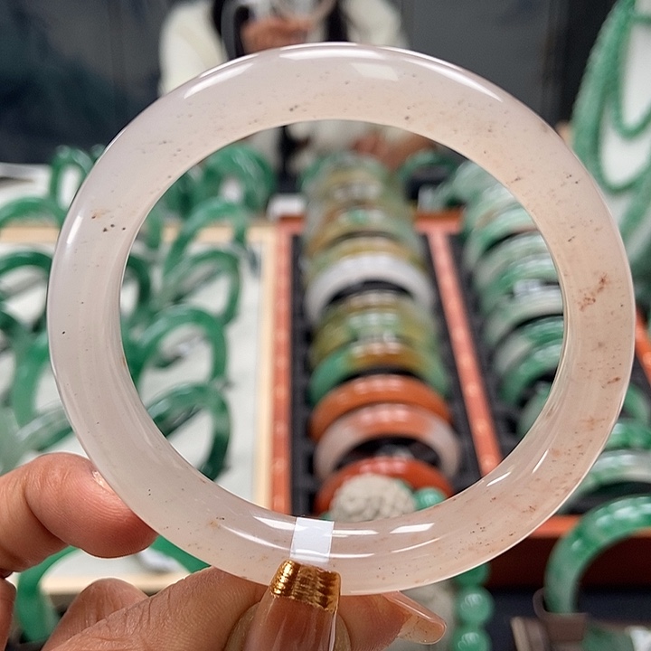 石英质玉手镯未镶嵌