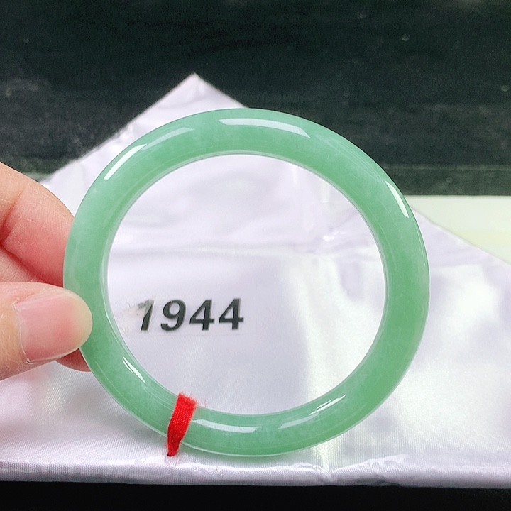 未镶嵌手镯（圆镯）翡翠1944