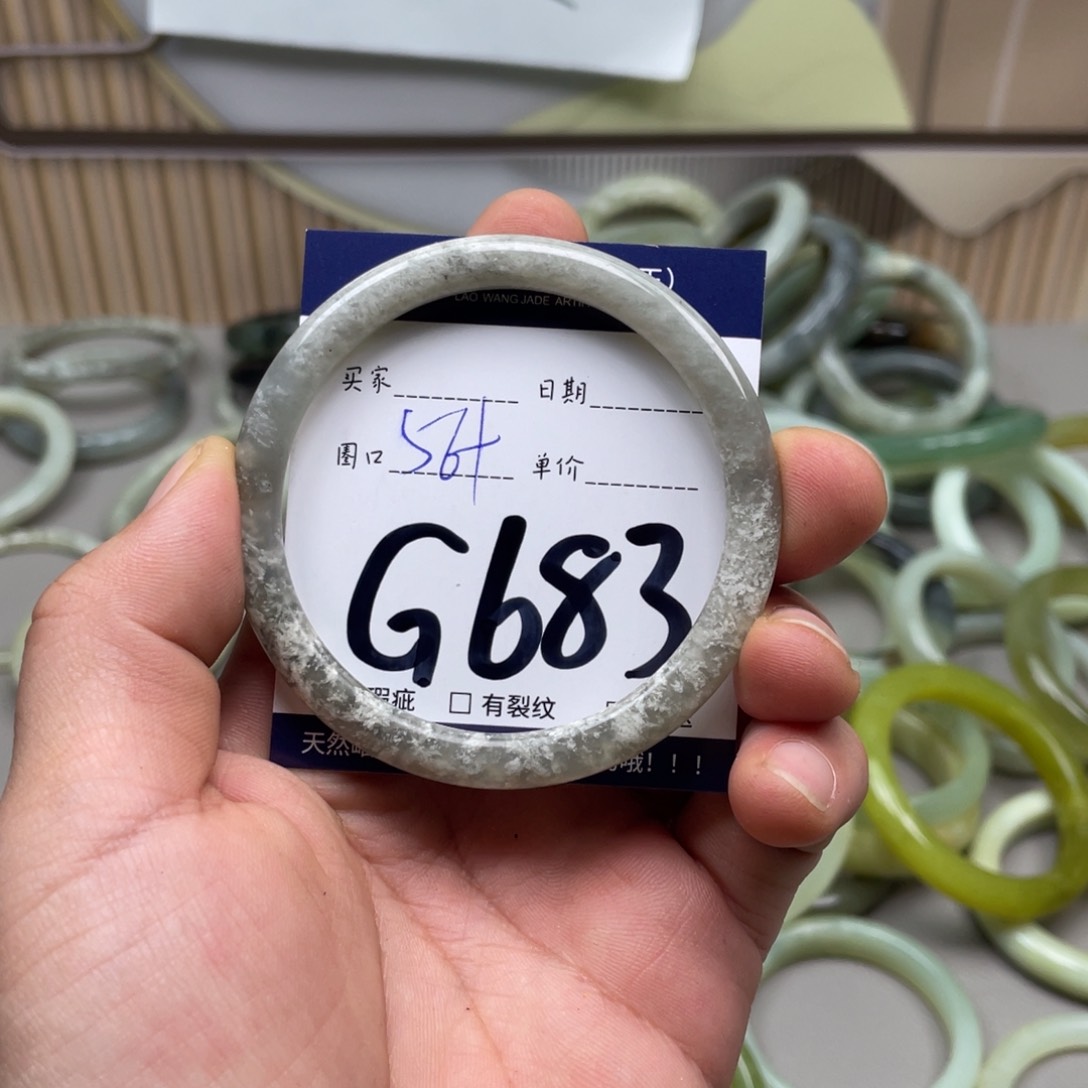 岫玉手镯手镯未镶嵌