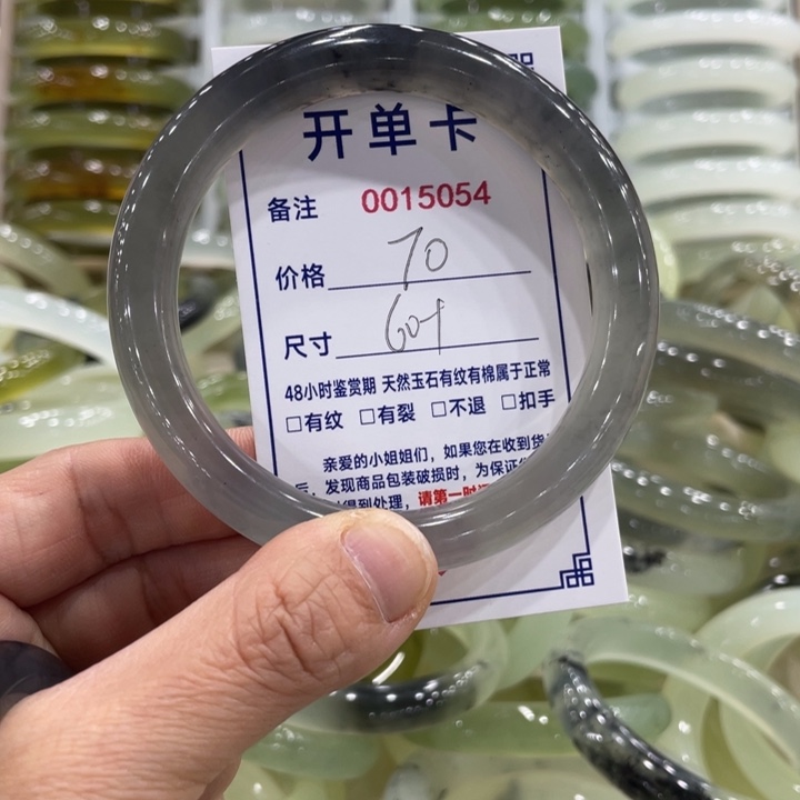 未镶嵌蛇纹石玉手镯辽****橱