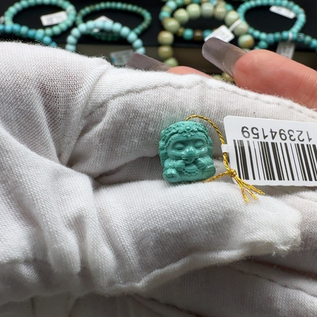 绿松石未镶嵌挂件