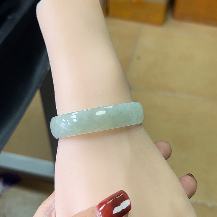 翡翠手链未镶嵌小瓶子