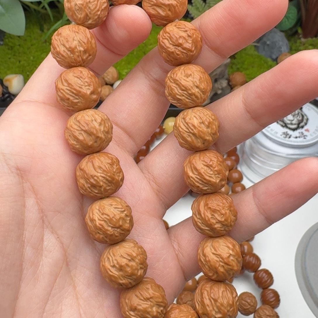 猴头核桃把件龙岩魔丸