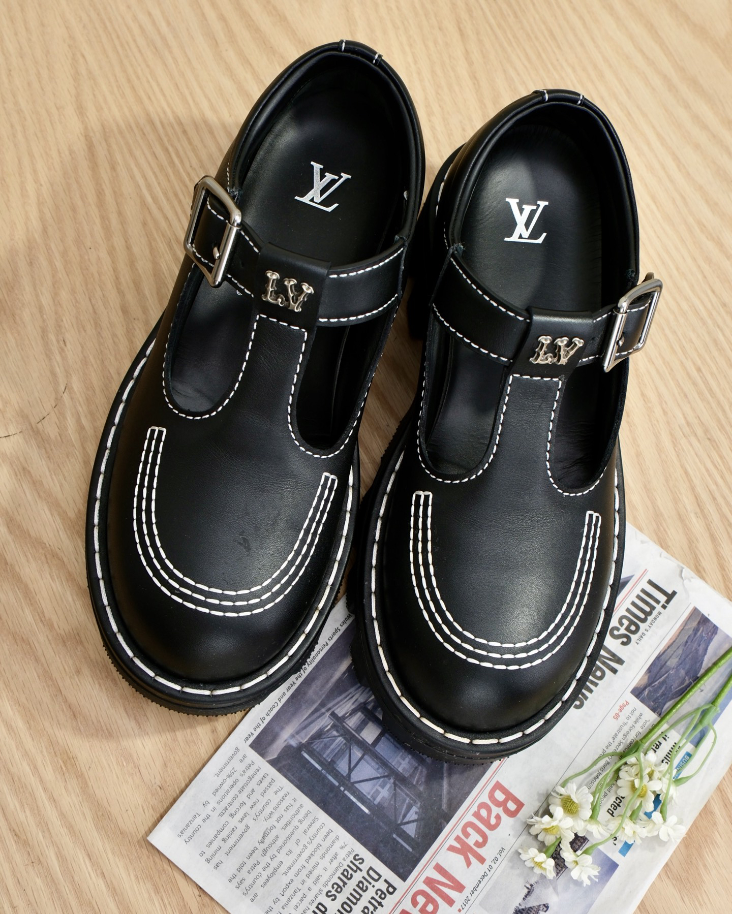 99新 LV (N1757) LOUIS VUITTON 皮革 搭扣简约 休闲鞋