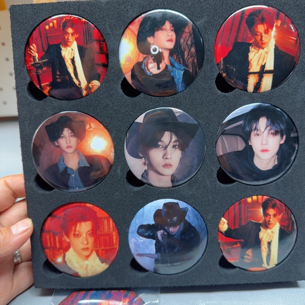 田栩宁梓渝吧唧徽章九宫格带盒发货限量发售