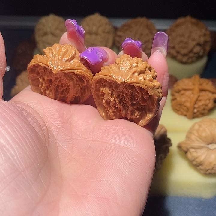 爱***人大叶紫檀（黑酸枝木类）