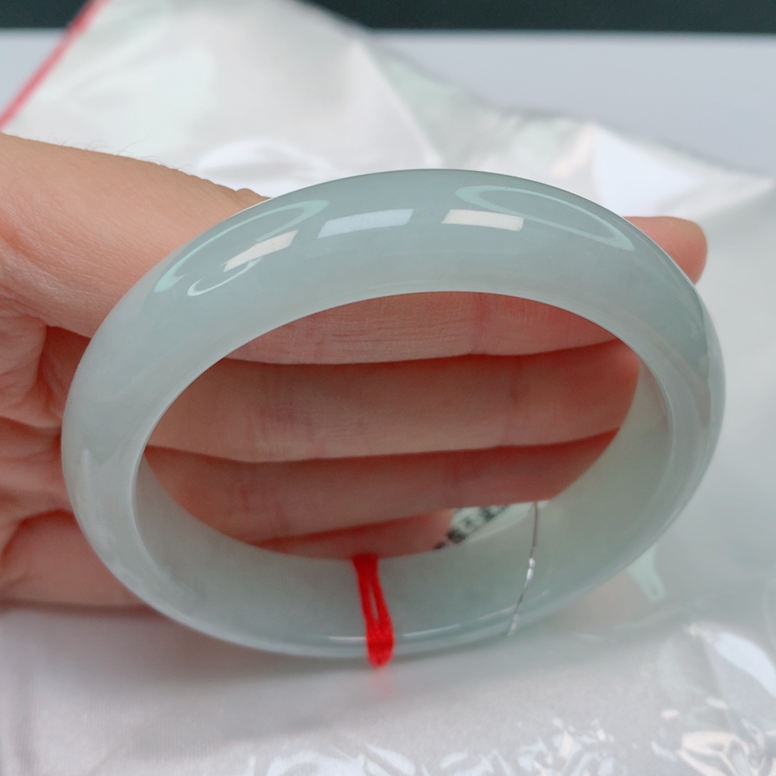 翡翠手镯未镶嵌52.1正圈，冰润，淡晴水，完整