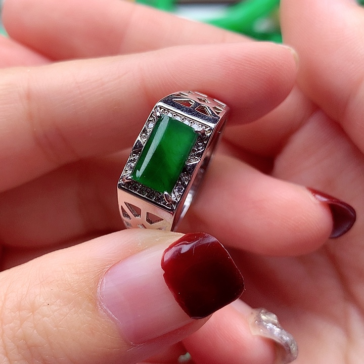 翡翠颈饰银S925镶嵌翡翠