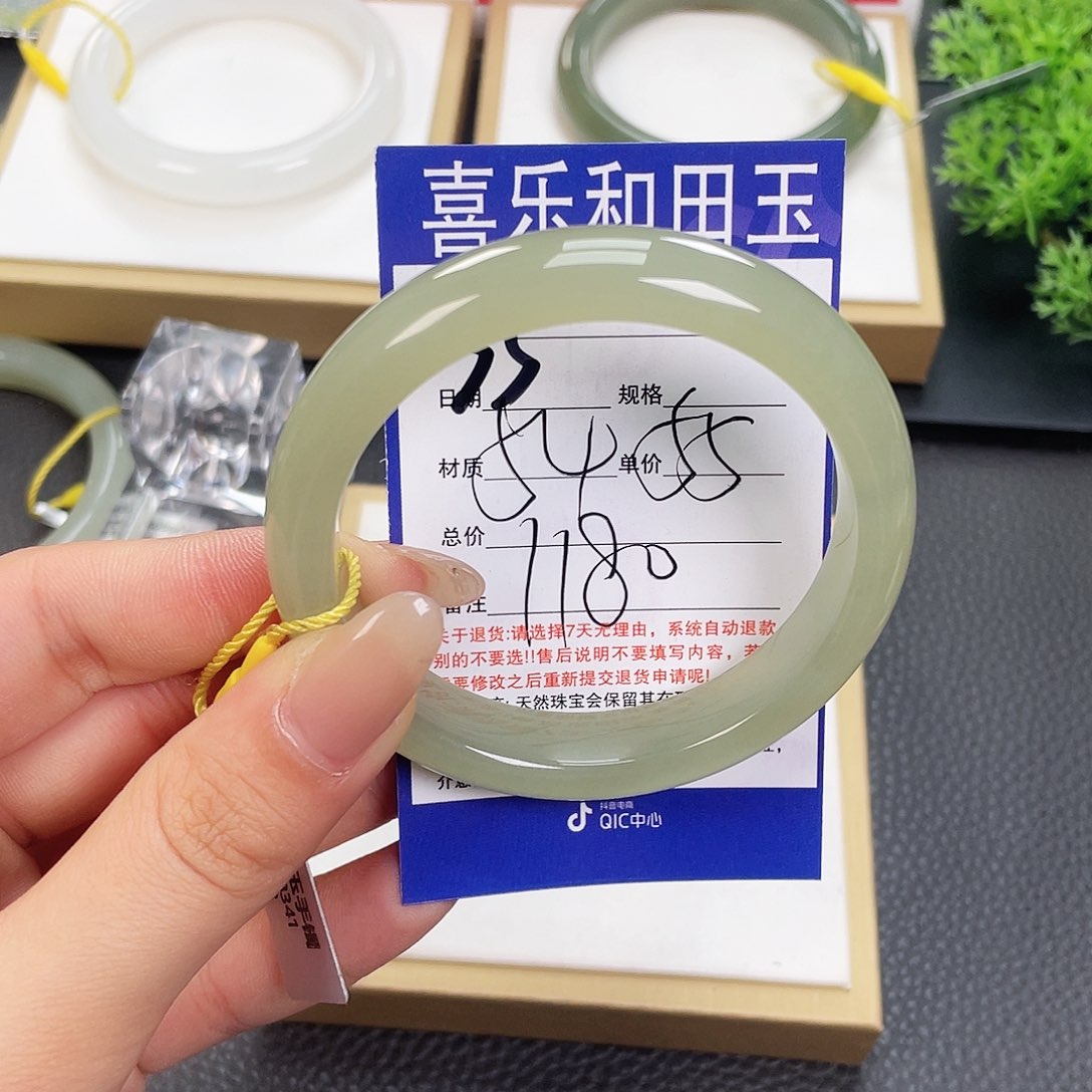 和田玉手镯未镶嵌