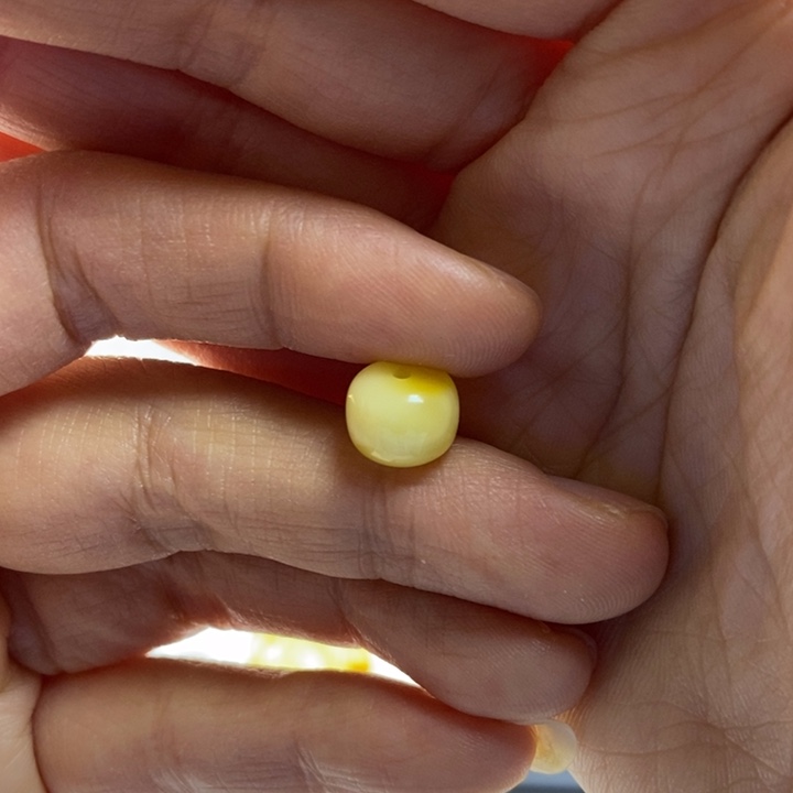 蜜蜡裸石未镶嵌岳****）微瑕，尺寸9加