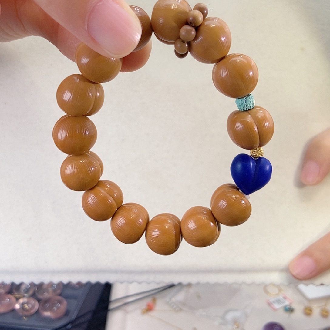 18K金镶嵌青金石手链爱心屁桃设计款