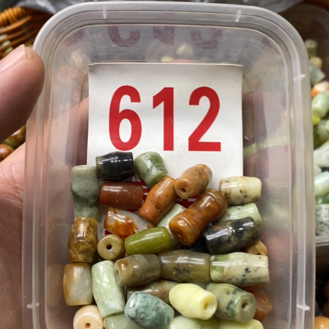 蛇纹石玉挂坠未镶嵌