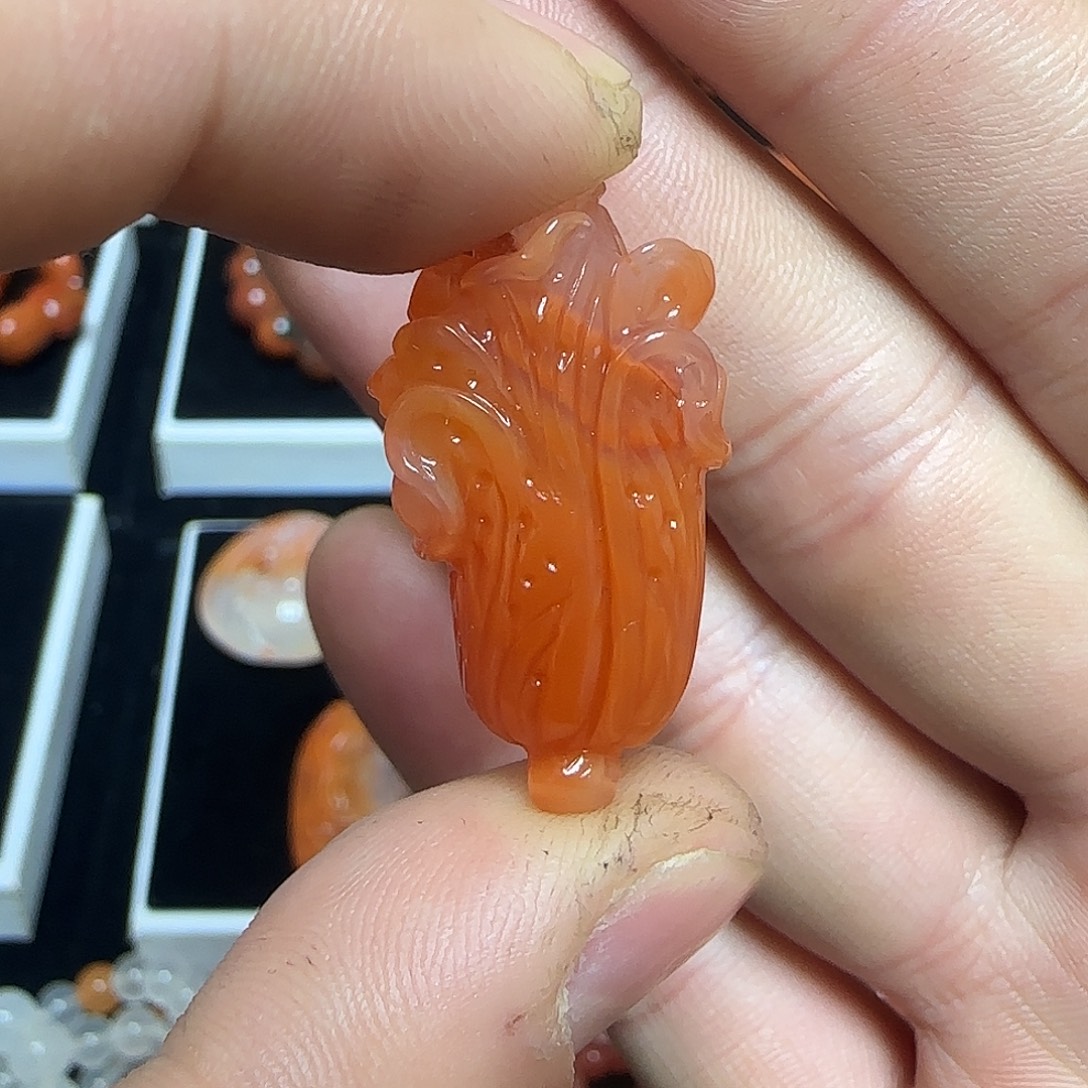 南红玛瑙未镶嵌川料瓦西冰飘白菜6.5g