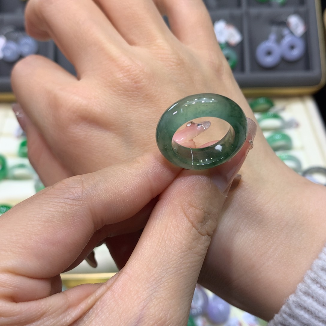 翡翠戒指未镶嵌翡翠