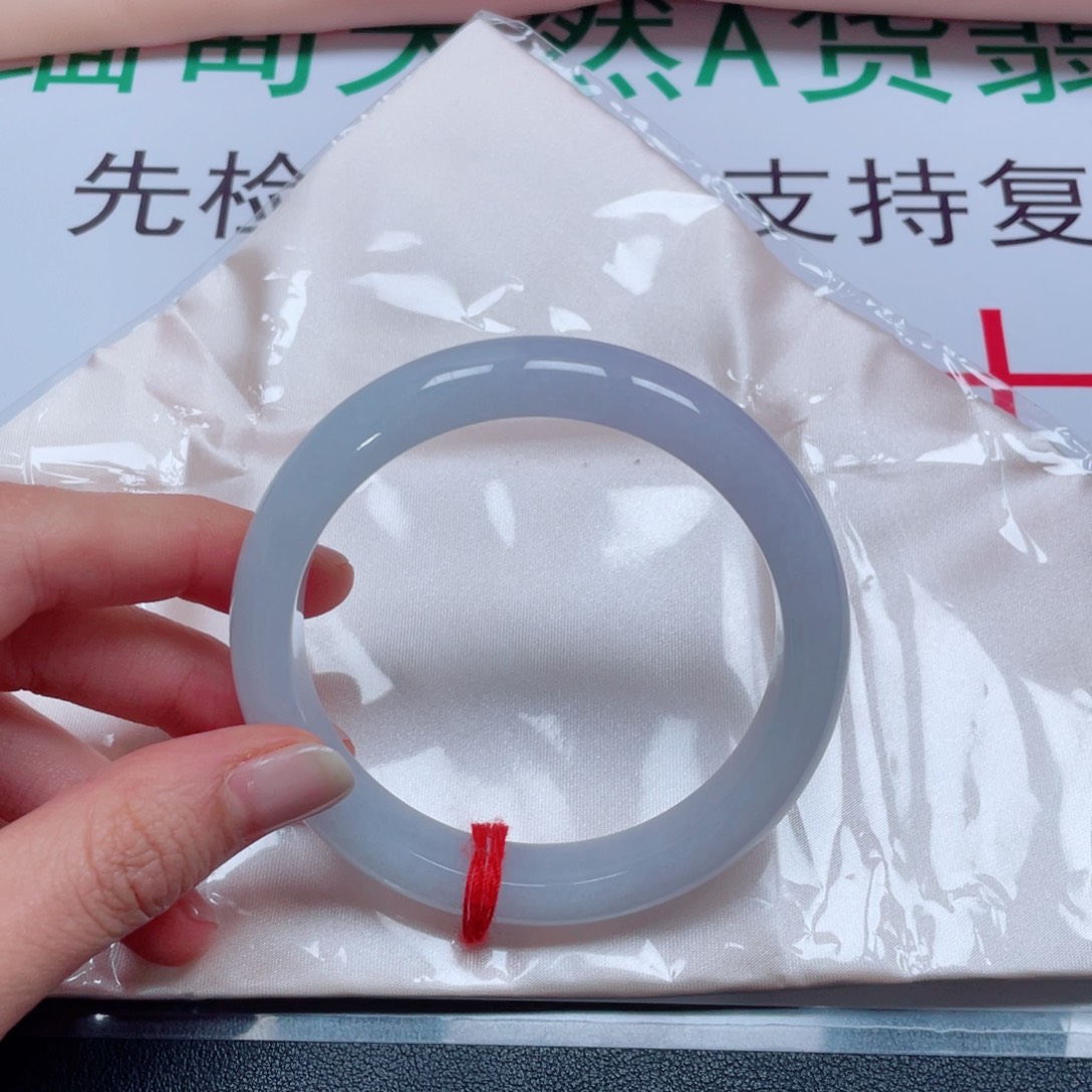 蚊****翡翠未镶嵌手镯冰春彩
