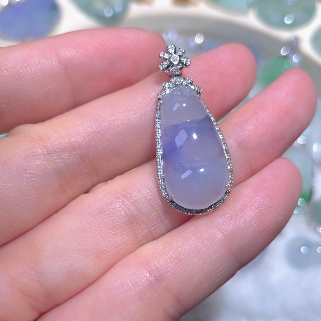 翡翠18K金镶嵌颈饰翡翠