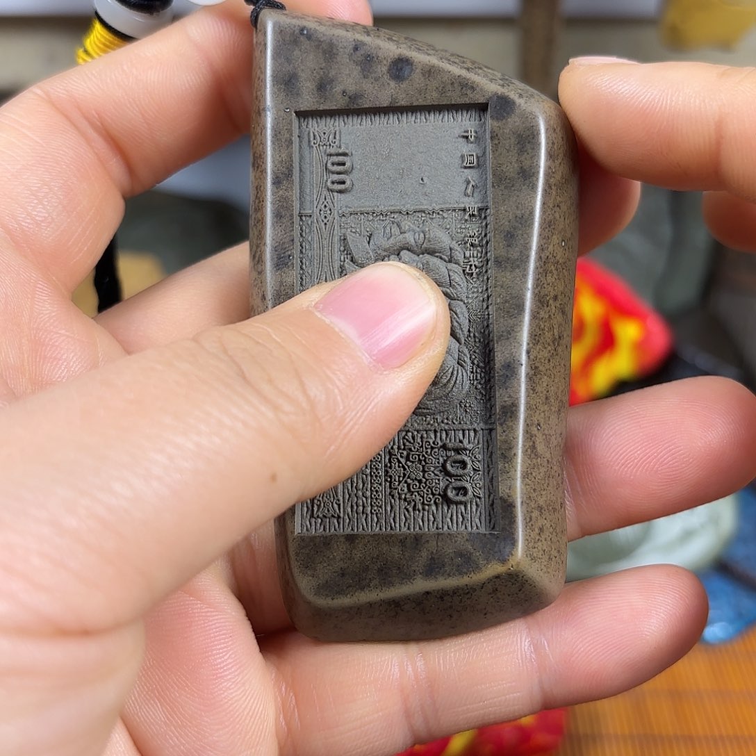 新疆戈壁石原石雕刻