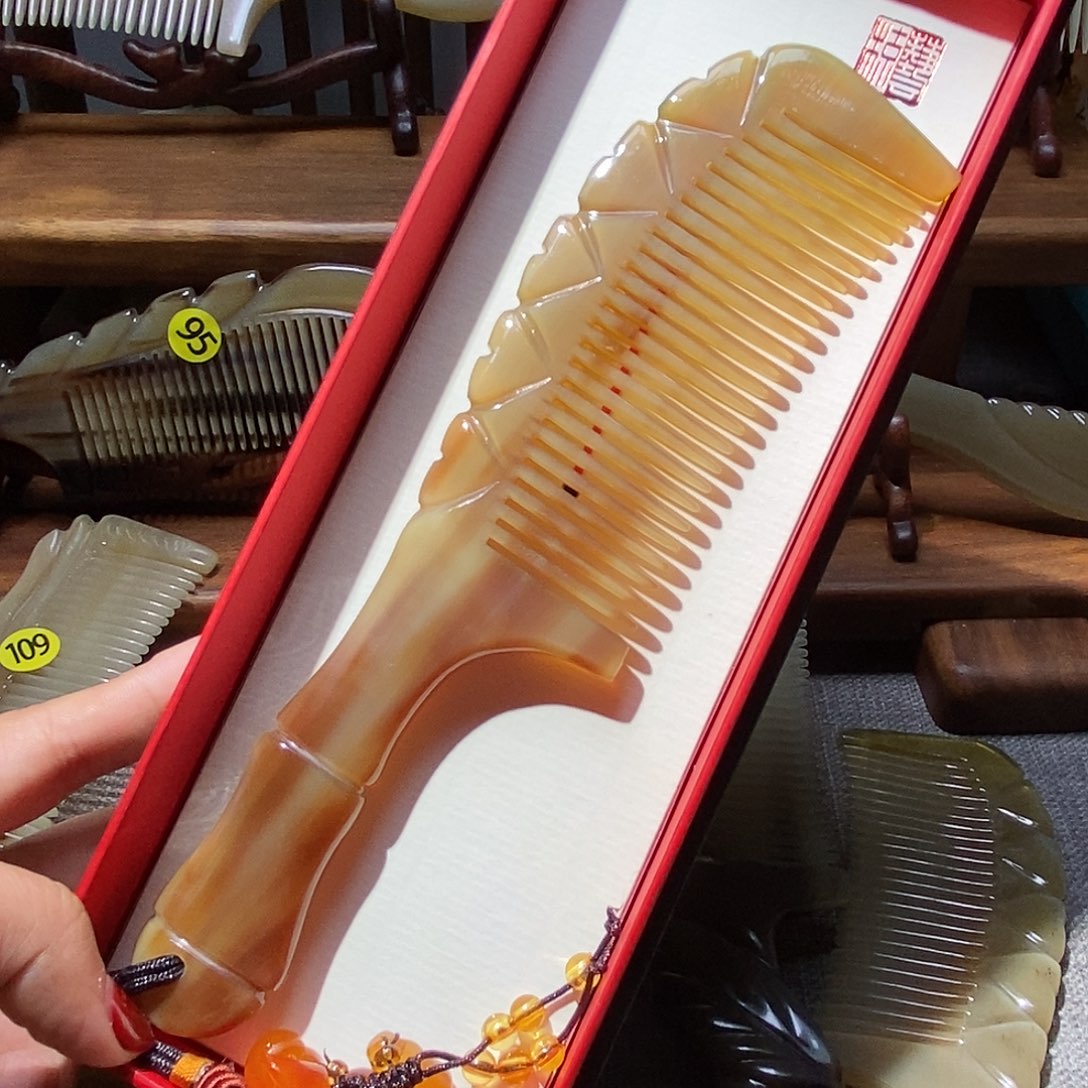 0137 枫叶牛角梳牛角梳