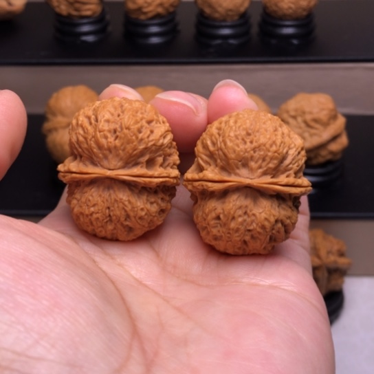 文玩核桃把件粗筋虎头10