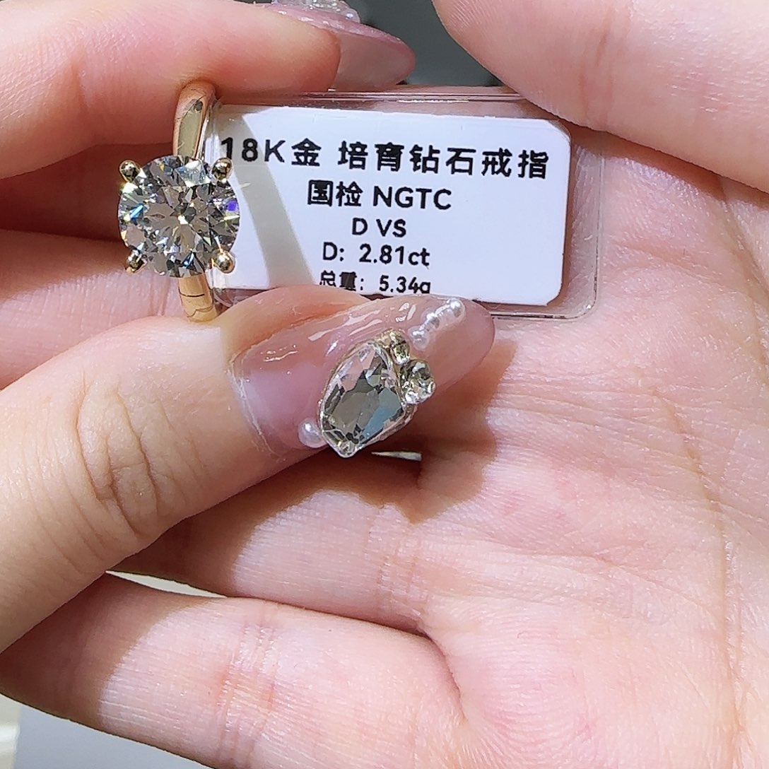 实验室培育钻石18K金镶嵌琦*卡家四爪2.8卡