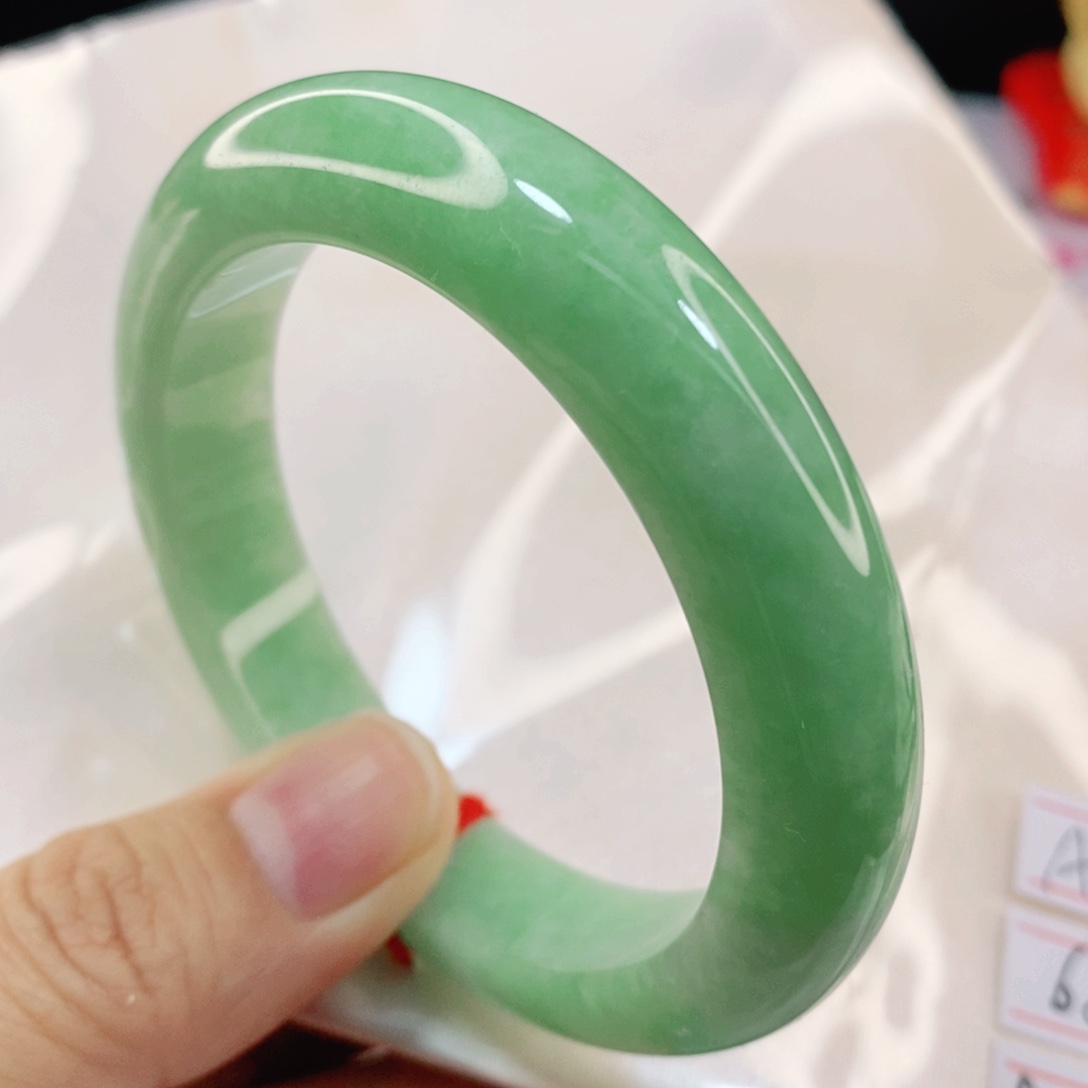 翡翠手镯未镶嵌55.6圈口