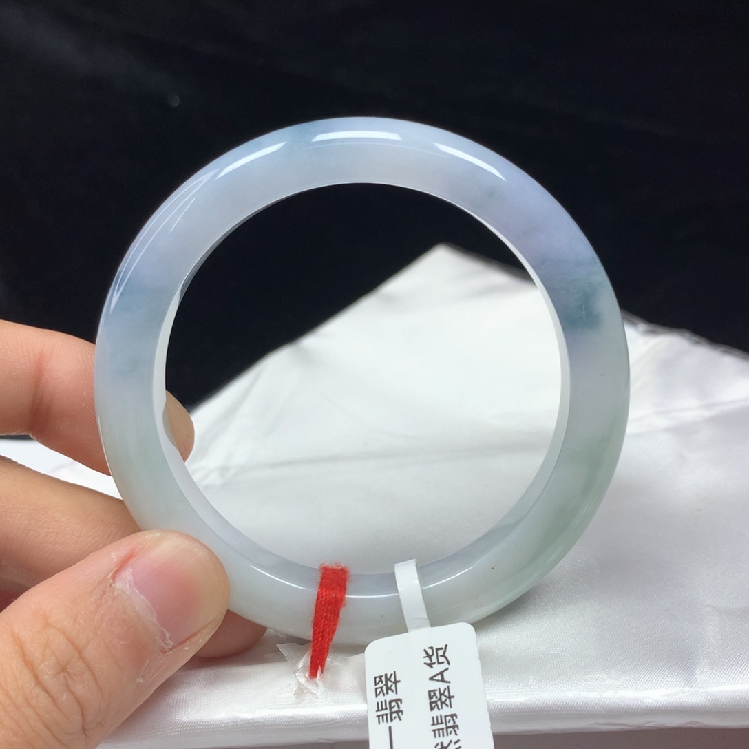 翡翠手镯（圆镯）未镶嵌54.6