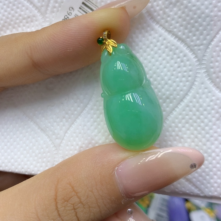 颈饰18K金镶嵌翡翠