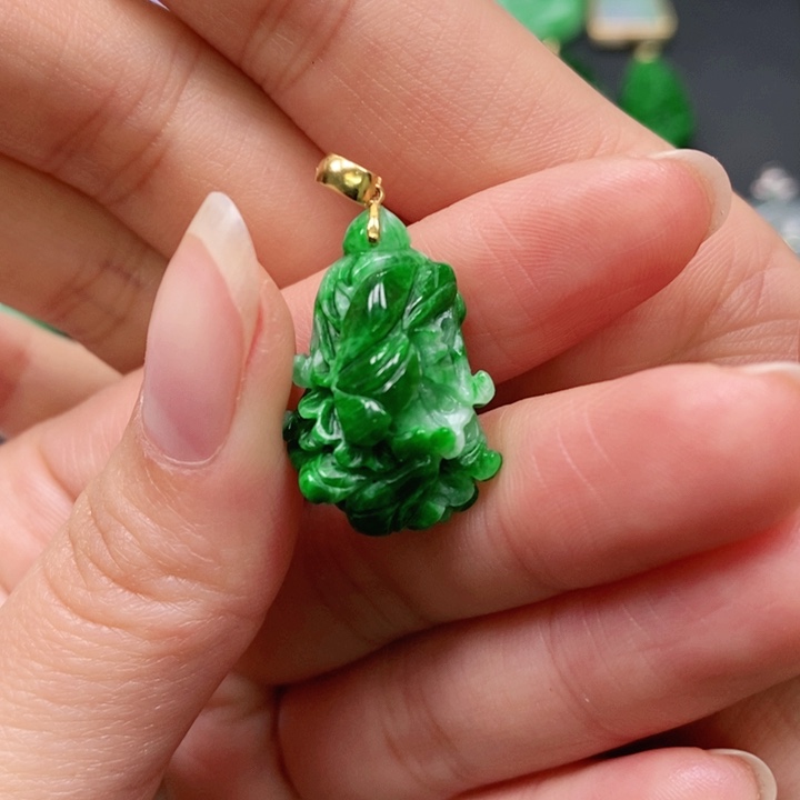 翡翠颈饰未镶嵌吊坠