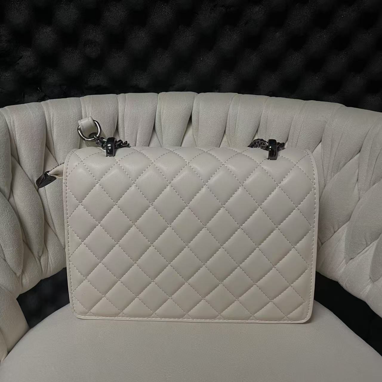 LQ-WITH-QUEEN真皮女包1落白色-1