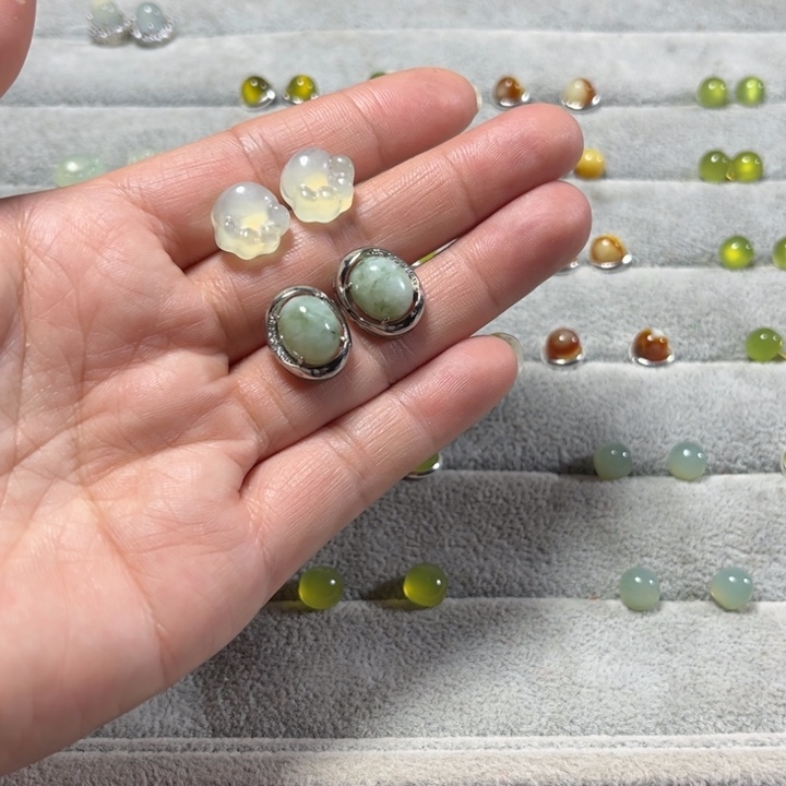 蛇纹石玉耳饰未镶嵌