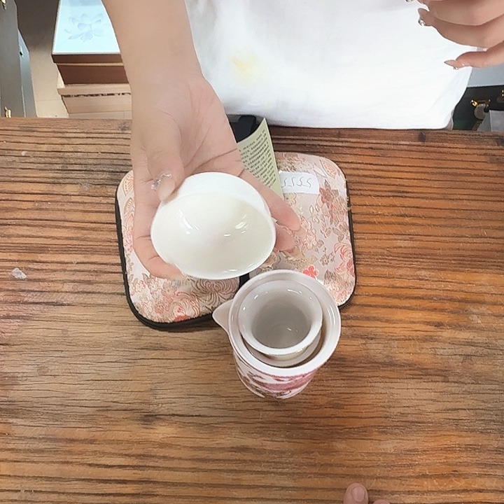 孤品茶具套装等。  