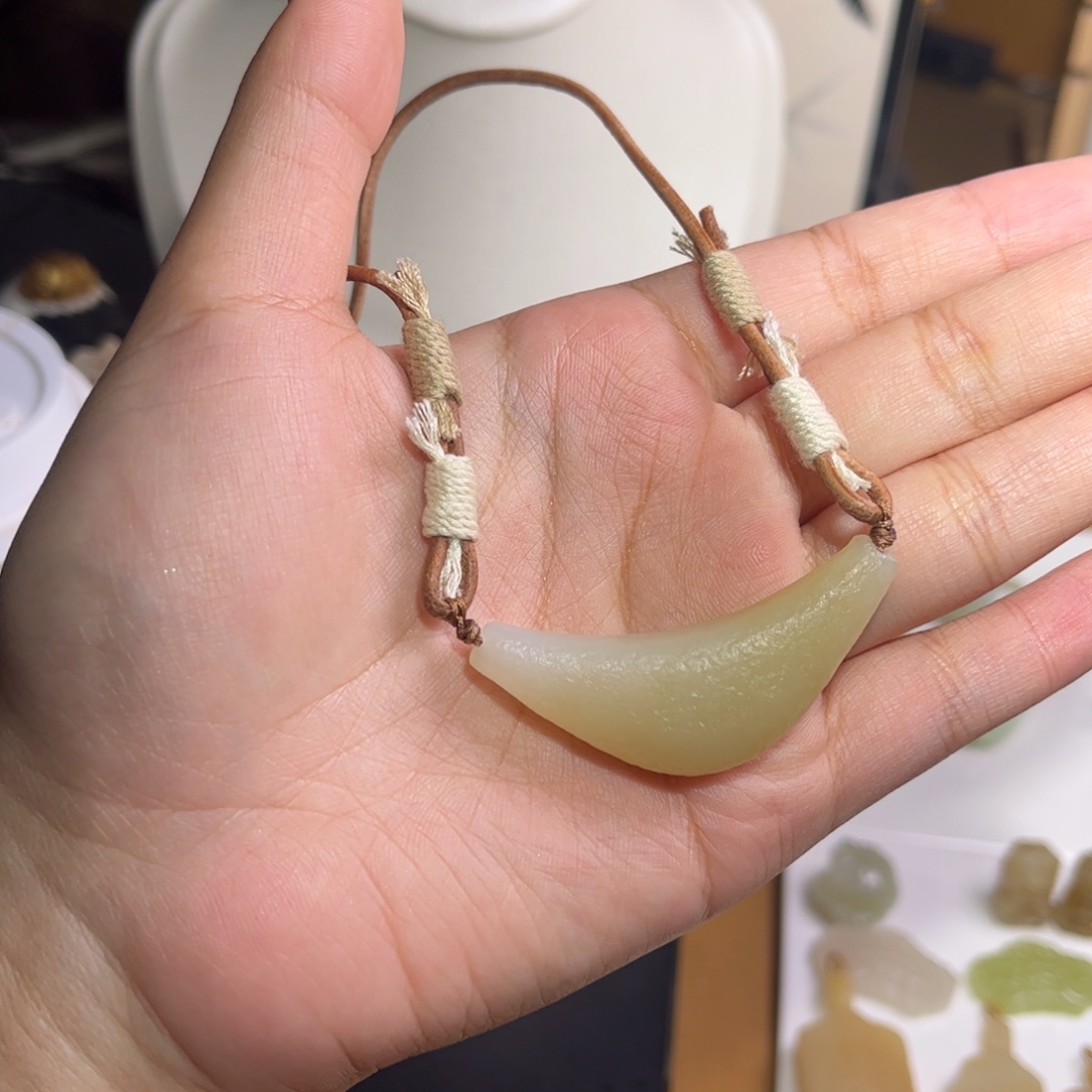 七***七和田玉未镶嵌颈饰