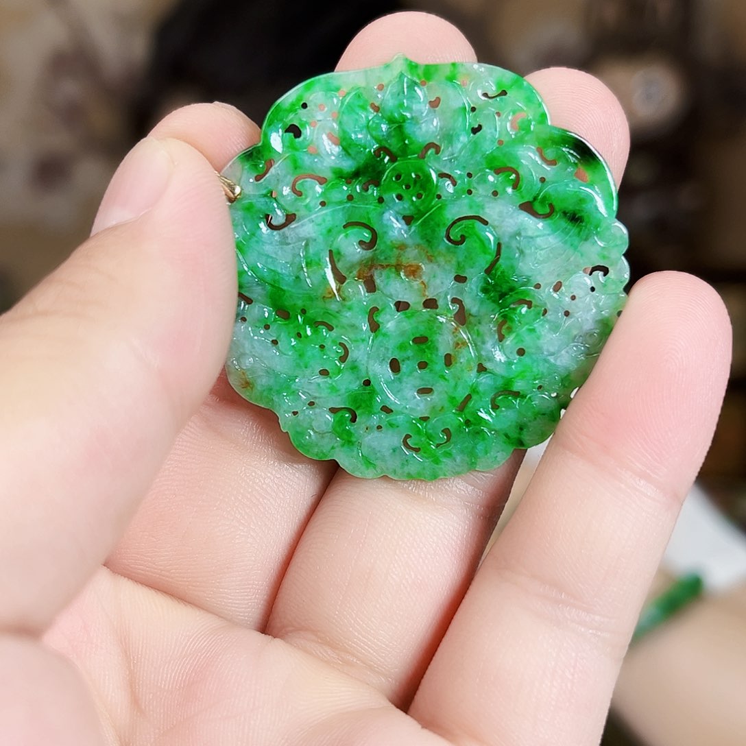 翡翠18K金镶嵌颈饰吊坠