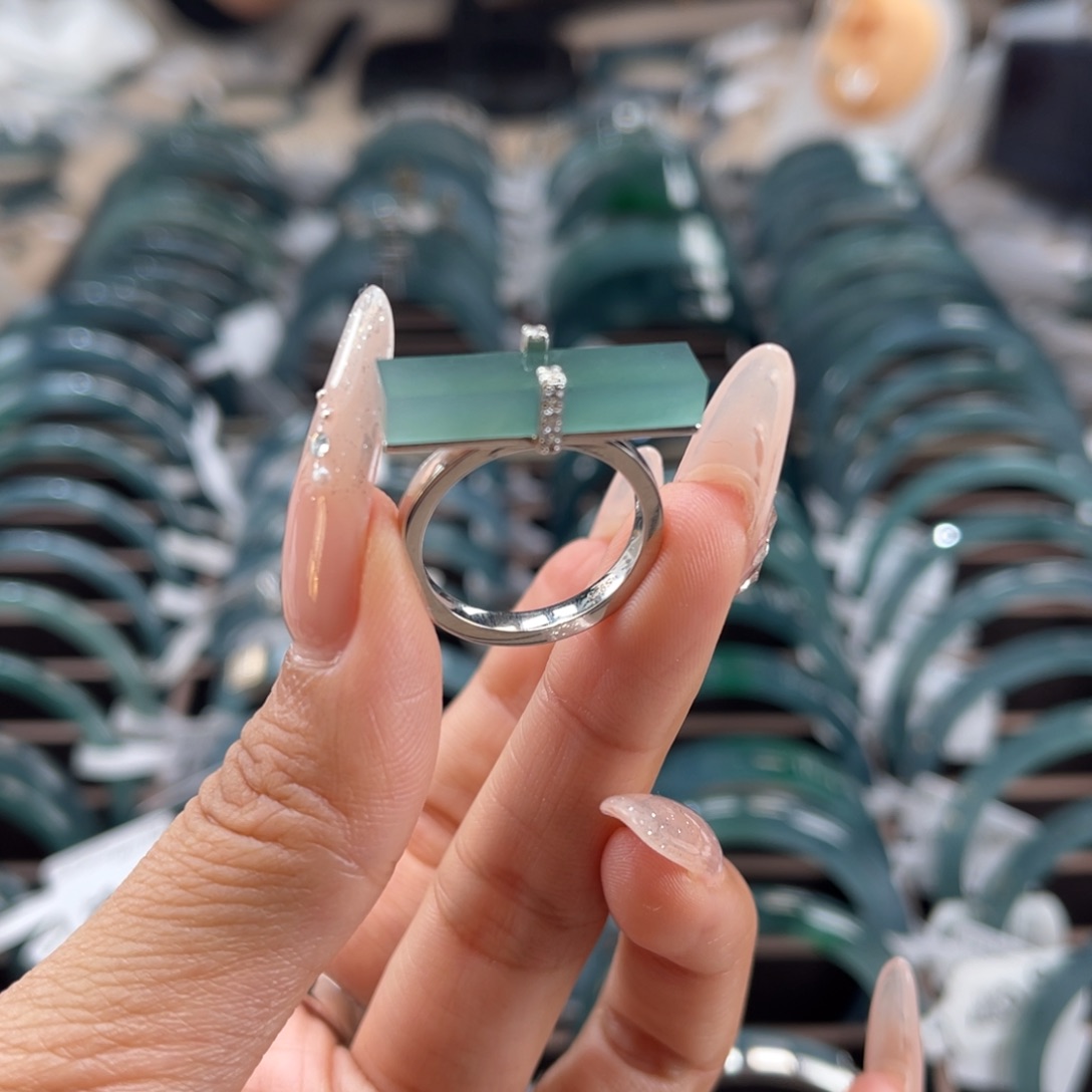 鹿***生翡翠未镶嵌手镯戒指18