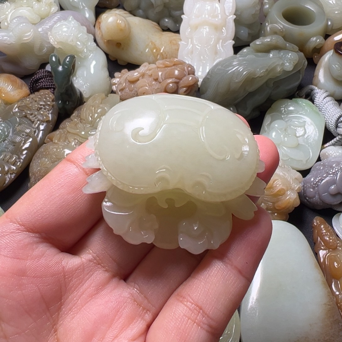 开****和田玉未镶嵌颈饰