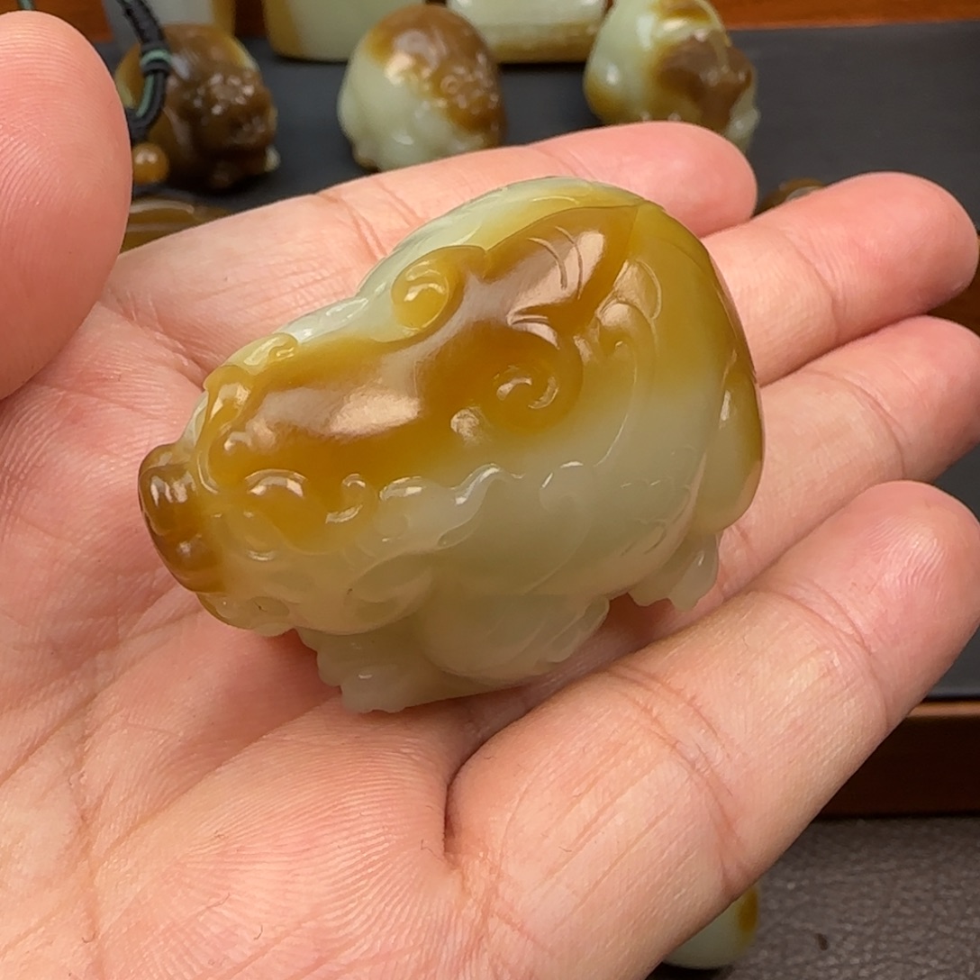 醇***境和田玉（糖玉）未镶嵌颈饰