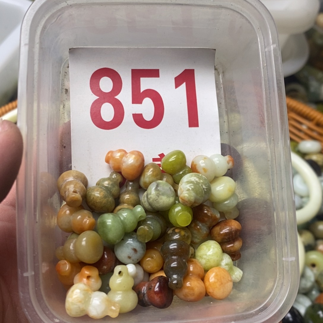 蛇纹石玉挂坠未镶嵌