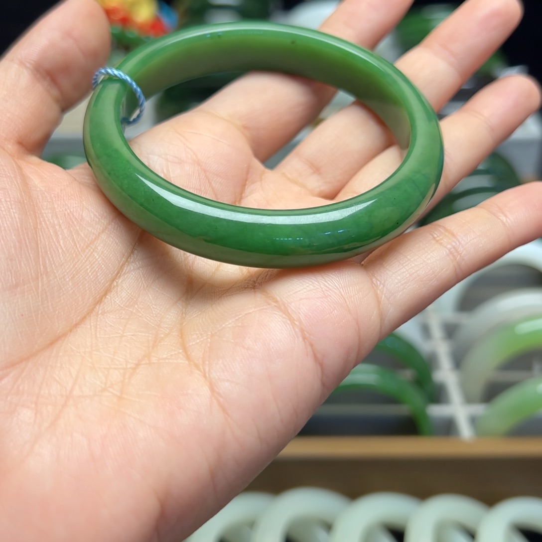 和田玉（糖玉）手镯未镶嵌辽****垫
