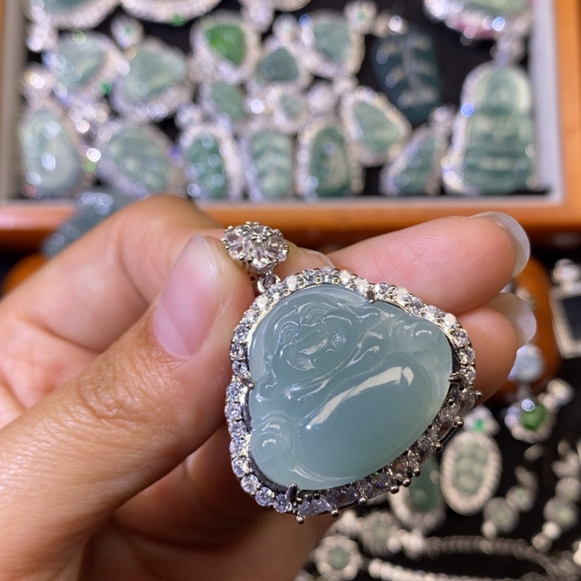 【闪购商品】翡翠颈饰未镶嵌芋*酱天然