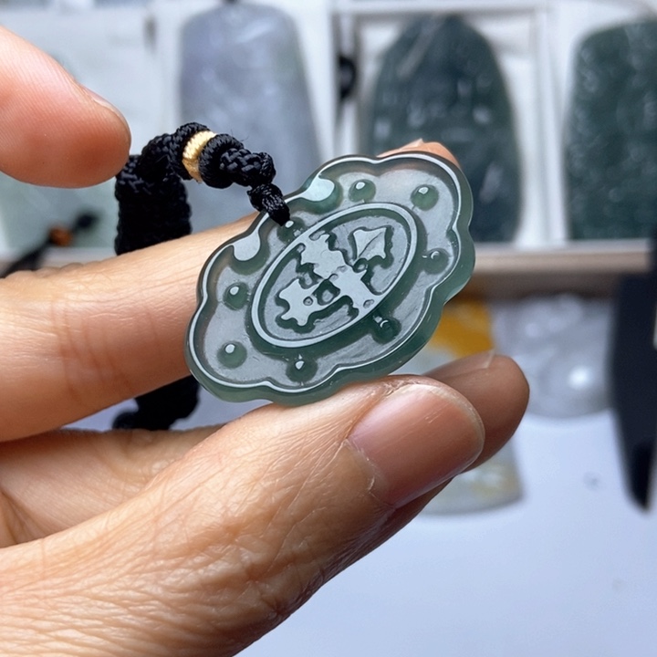 翡翠未镶嵌挂件翡翠