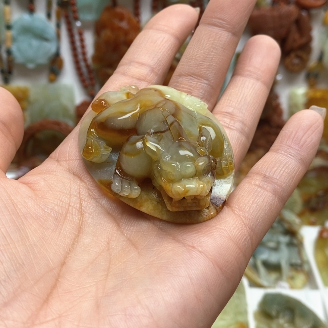蛇纹石玉颈饰未镶嵌