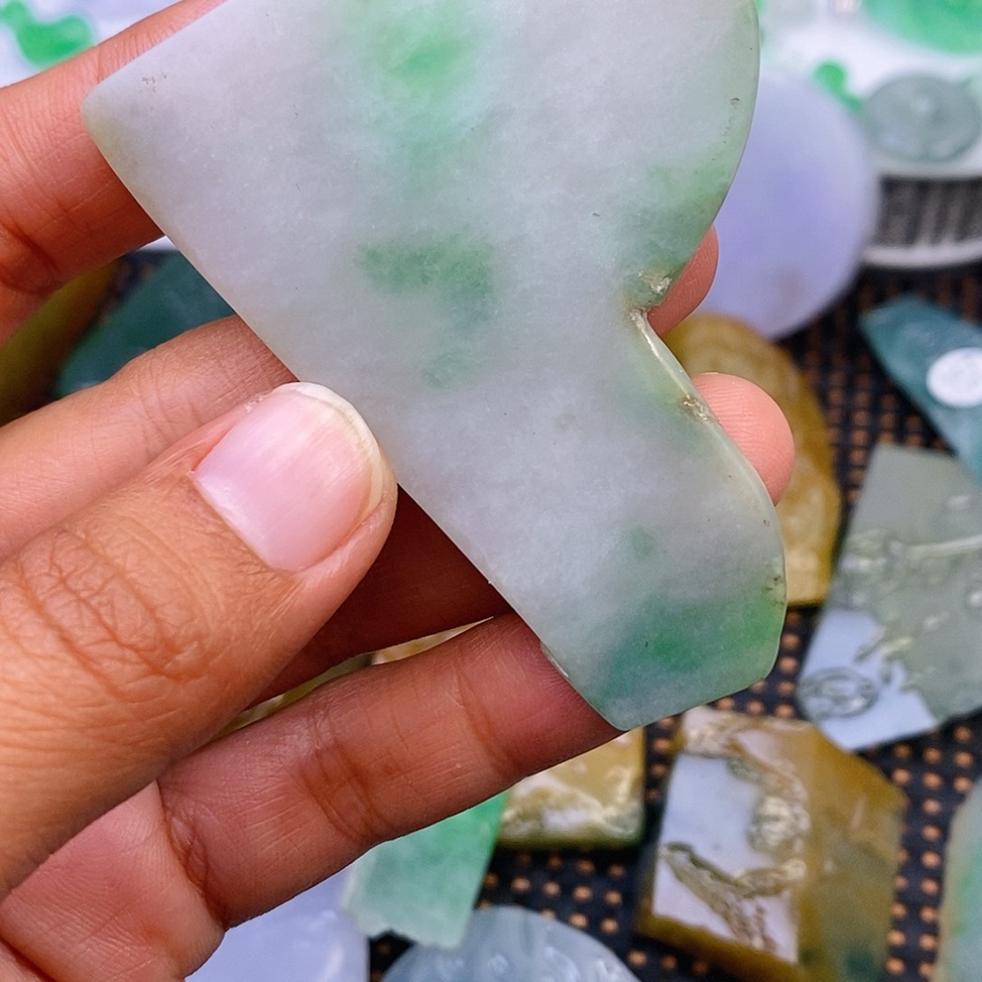 翡翠颈饰未镶嵌翡翠