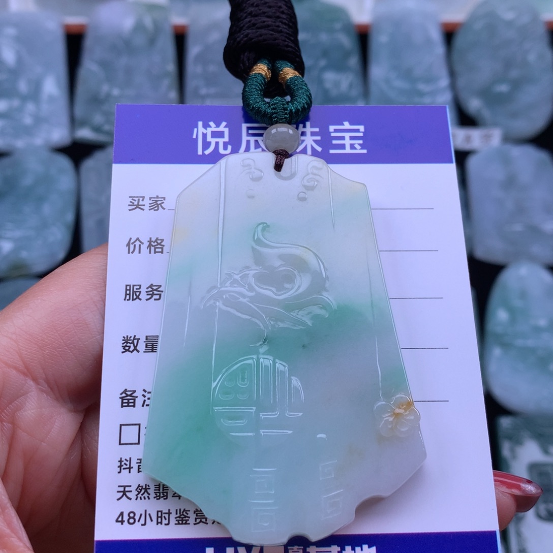 翡翠颈饰未镶嵌翡翠