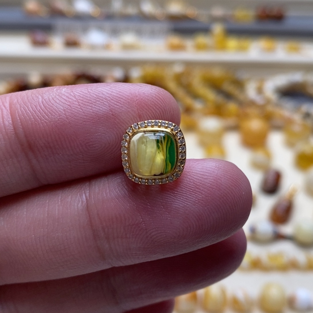 琥珀未镶嵌珠宝奇石