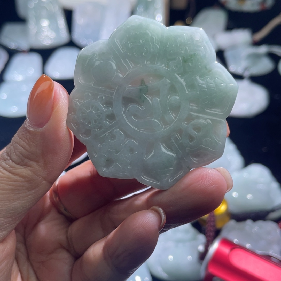 翡翠未镶嵌颈饰时来运转