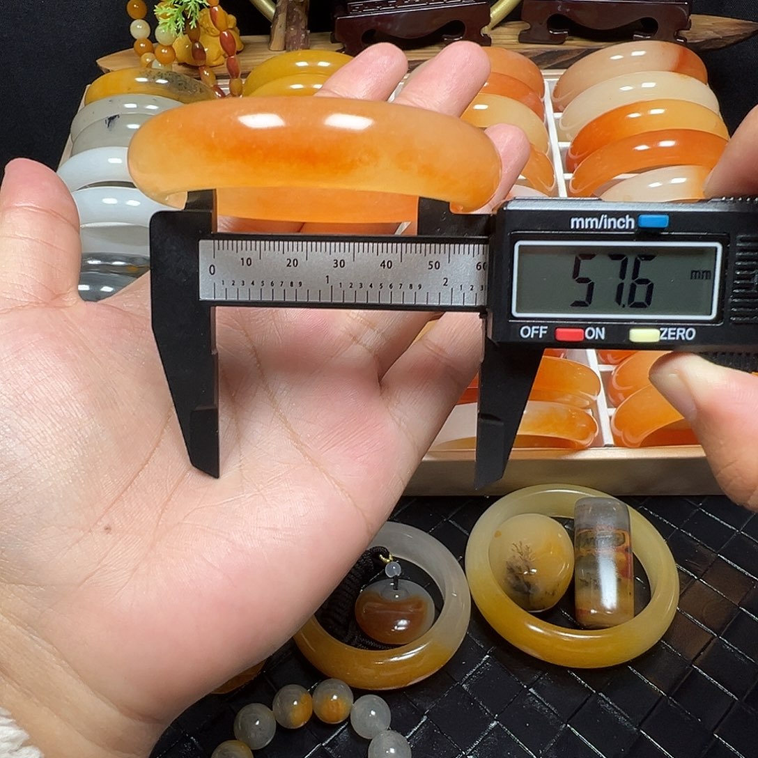 石英质玉（黄龙玉）未镶嵌手镯