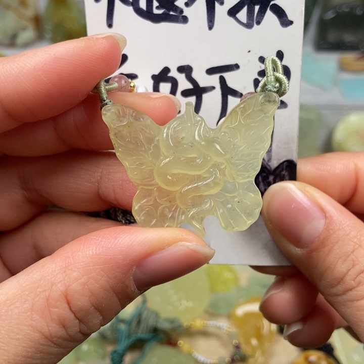 蛇纹石玉颈饰未镶嵌